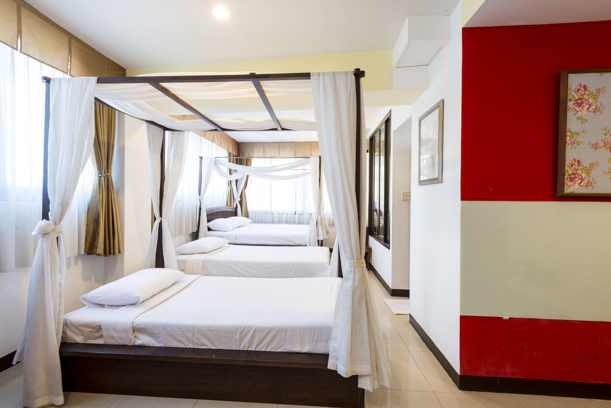Hotel The House 3*